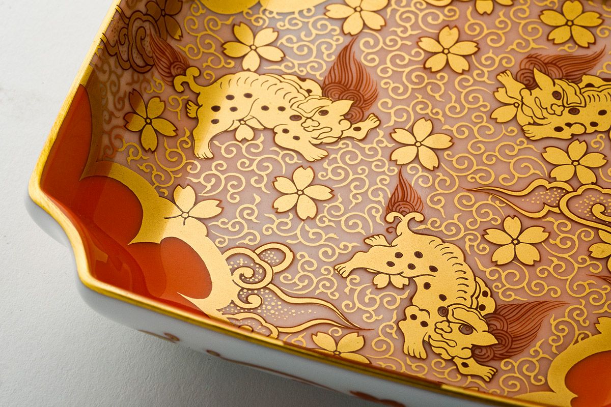 獅子唐草紋 角4号飾皿 | 有田焼 深川製磁｜公式オンラインストア