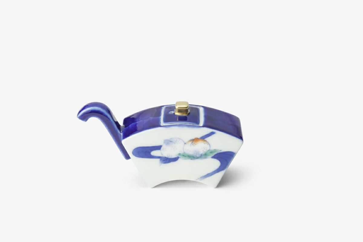 染付山水 角小正油差（醤油差し） | 有田焼 深川製磁｜公式オンライン