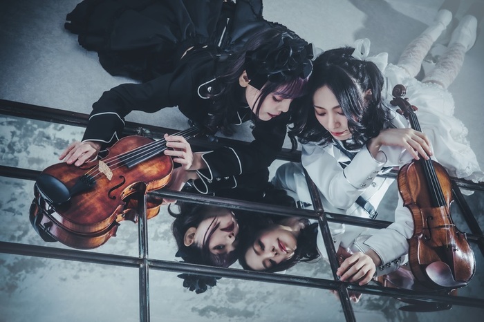 Jill（Unlucky Morpheus）＆星野沙織（soLi）の女性ヴァイオリニスト