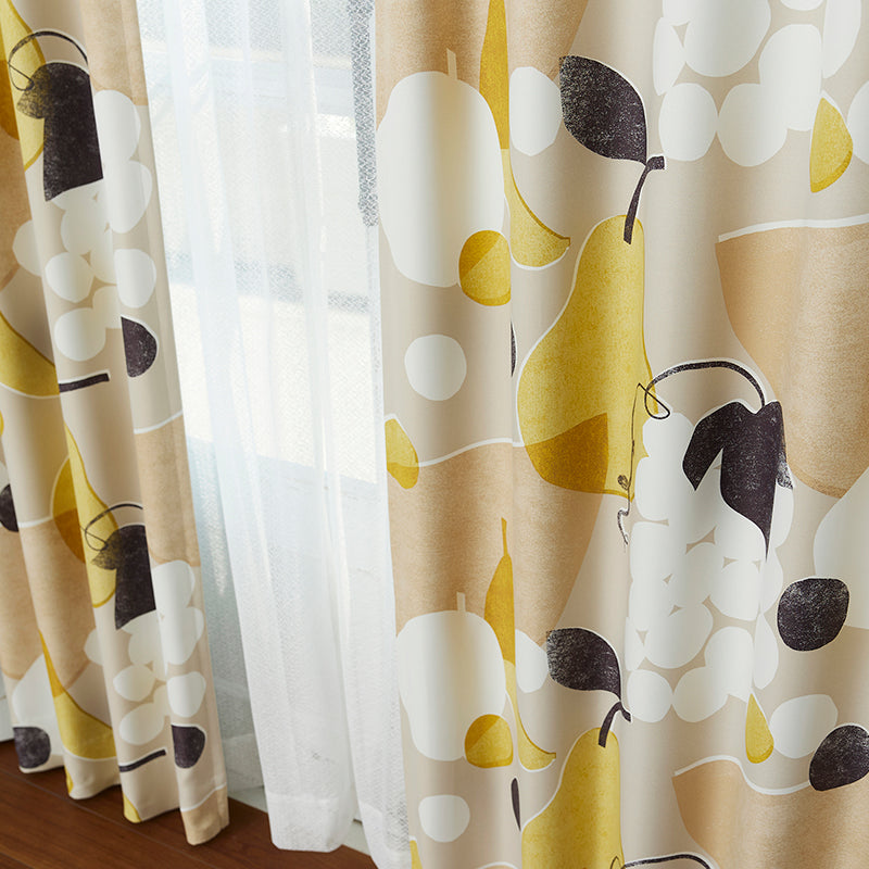 レトロポスターからインスピレーションを受けたフルーツ柄遮光2級