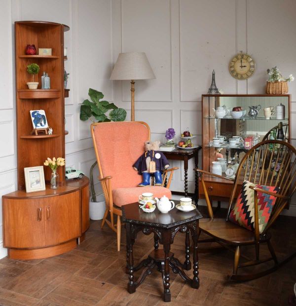 アンティークのサイドテーブル、ツイスト脚の美しい英国の