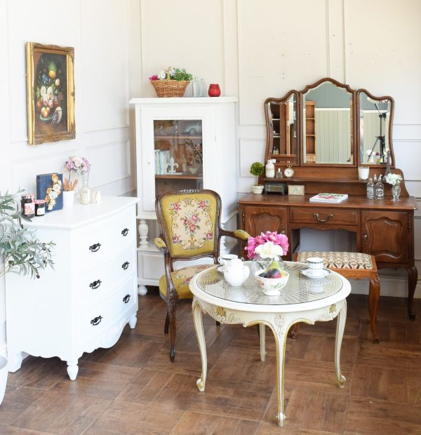 アンティーク調の可愛い家具、シャビーシックでおしゃれなフレンチ