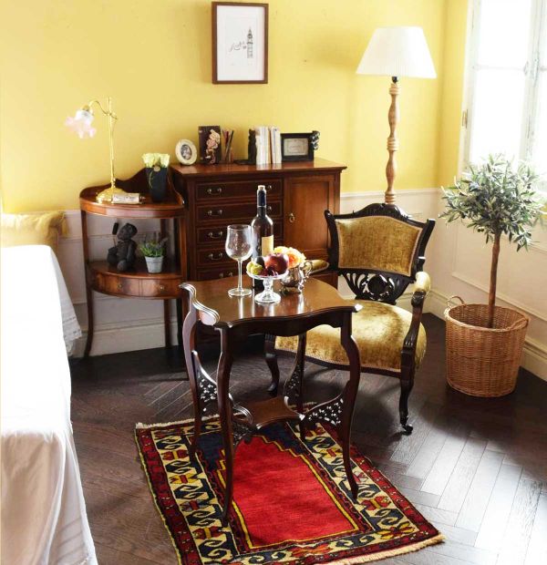 トルココンヤのおしゃれな絨毯、1点もののビンテージのトライバルラグ