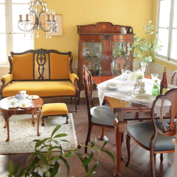 フランスのアンティーククロス、繊細なカットワークのおしゃれな