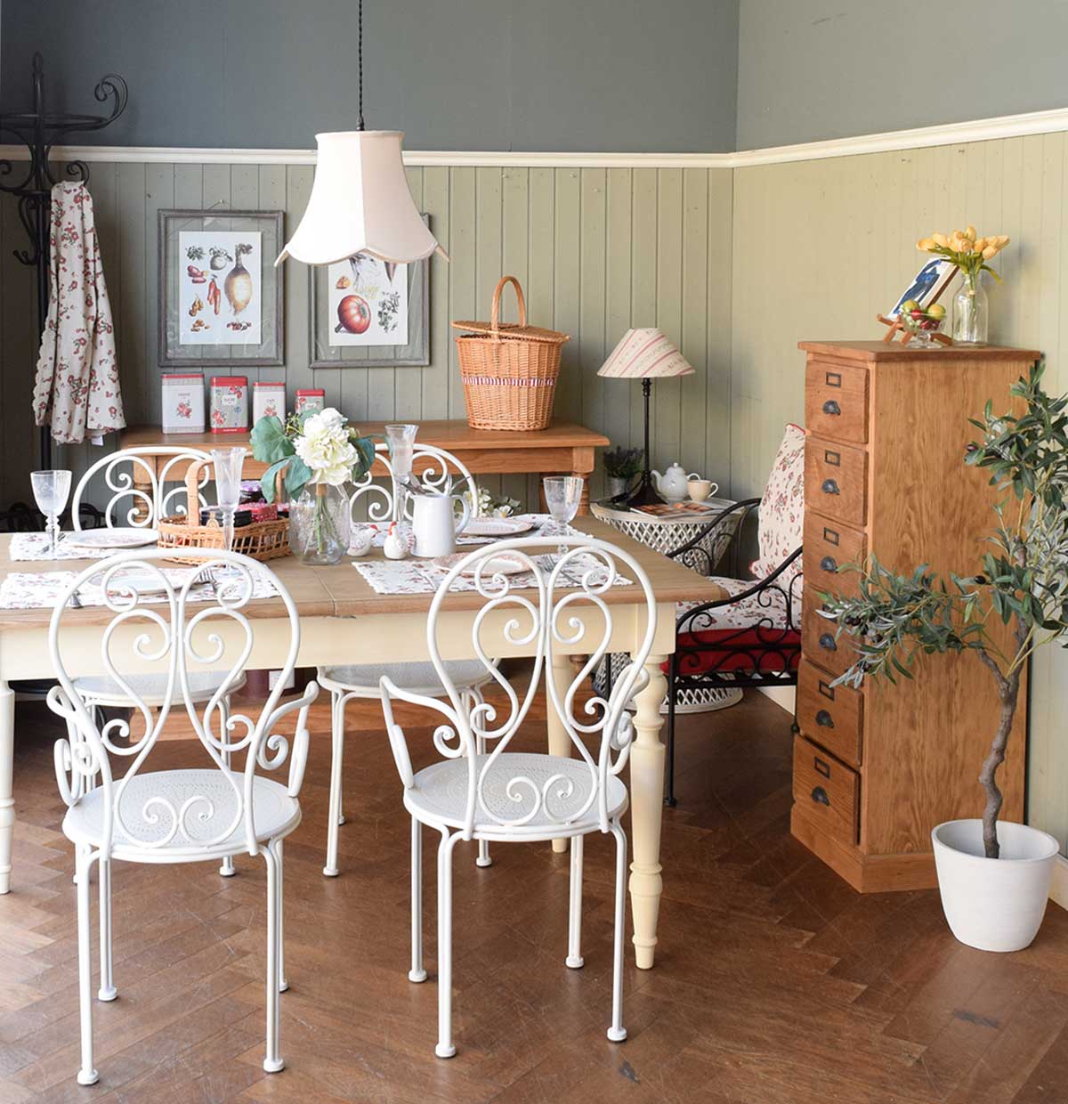 シャビーシックとは？オトナ可愛いインテリアの魅力とお部屋の作り方