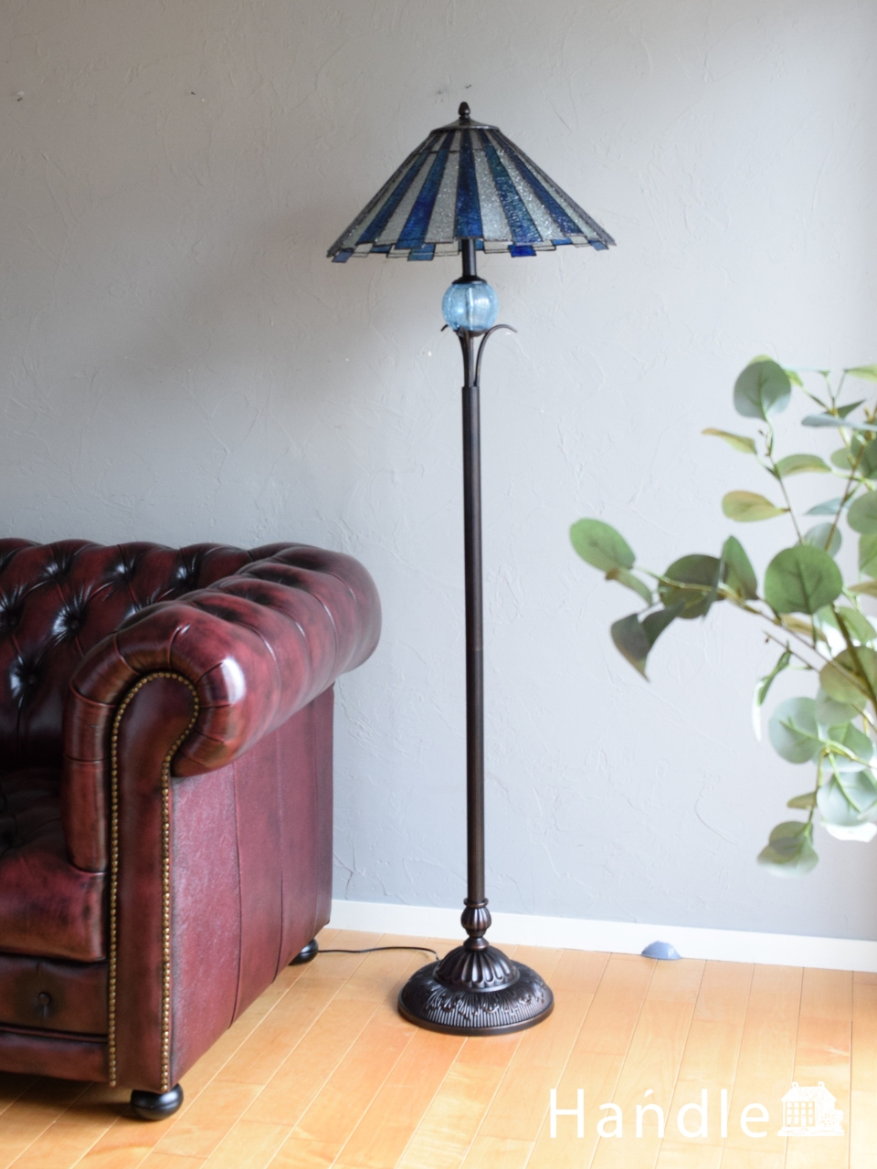 アンティーク調のおしゃれな照明、アールデコ調のステンドグラス