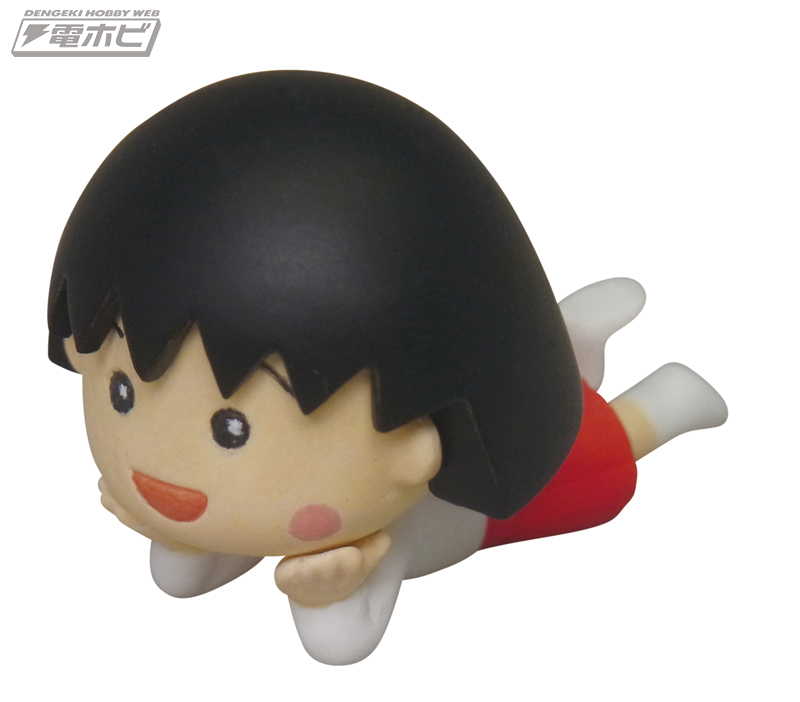 まる子ちゃんたちがマスコットフィギュアになって机の上でおやくだち