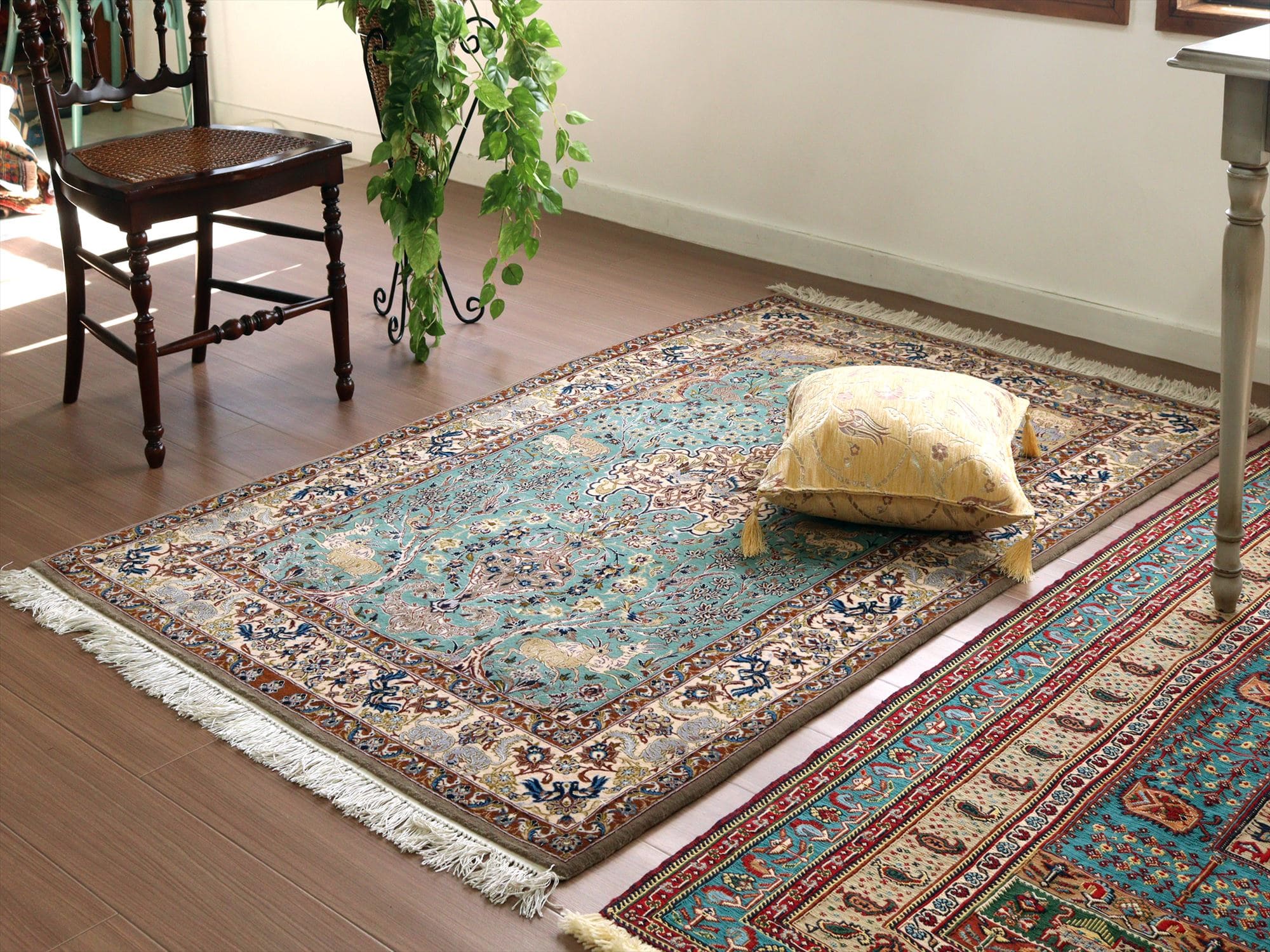 ペルシャ絨毯 イスファハーン175×110cm イランの手織りラグ 花と動物