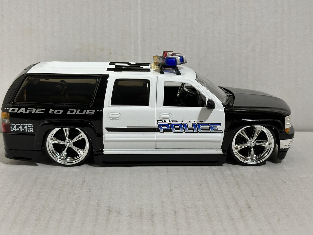 JADA DUB HEAT 2000 CHEVY SUBURBAN POLICE CAR 1:24 DIECAST MODEL