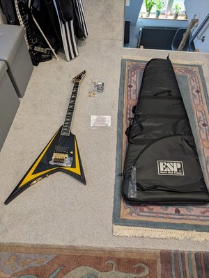 Charvel CDS-045 Pearl Medium Red Made in Japan Electric Guitar