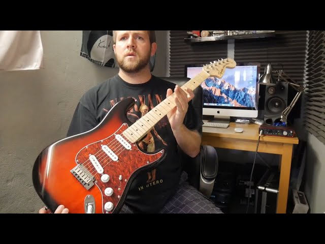 Squier by Fender Standard Stratocaster Antique Burst | Review Demo