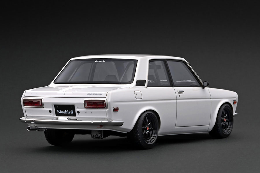 IG3303 1/18 Datsun Bluebird (510) White With Mr.Yokoyama | LINE UP
