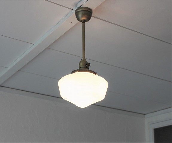 大正ロマンの香り レトロなミルクガラスランプシェードとアンティーク