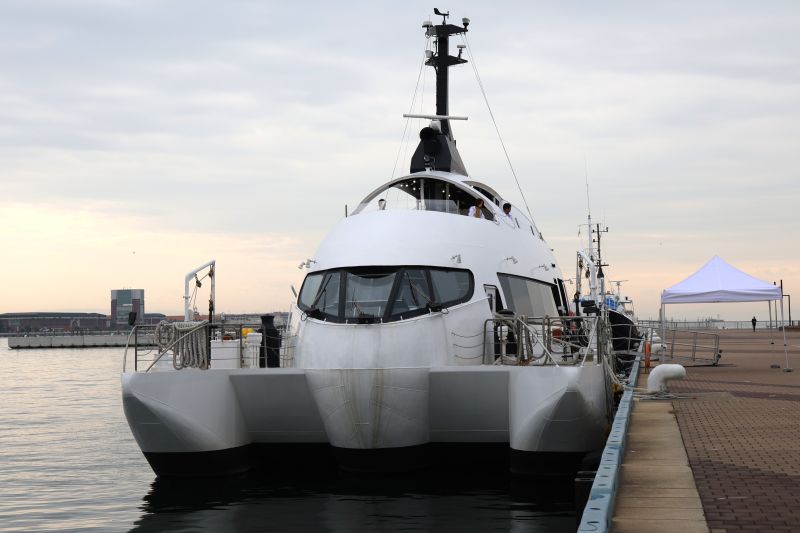 環境にやさしい最先端のクルーズ船「HANARIA」が神戸にやってきた