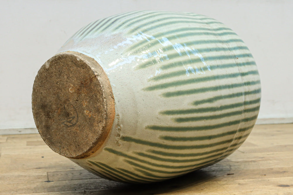 縦ストライプ柄で和の趣きある信楽焼の大きな壺 DC8477 – 古福庵