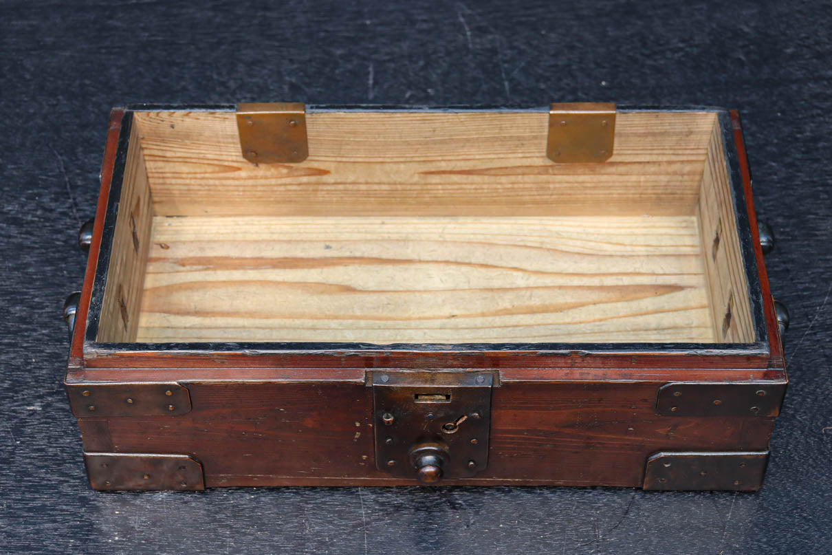 帯包金具で堅牢な面持ちの千両箱 DC8695 – 古福庵 [ KOFUKUAN