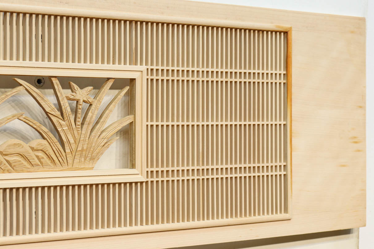 縦繁に花と梅の彫刻で和の趣きある欄間素材 EZ2057 在庫2枚 – 古福庵