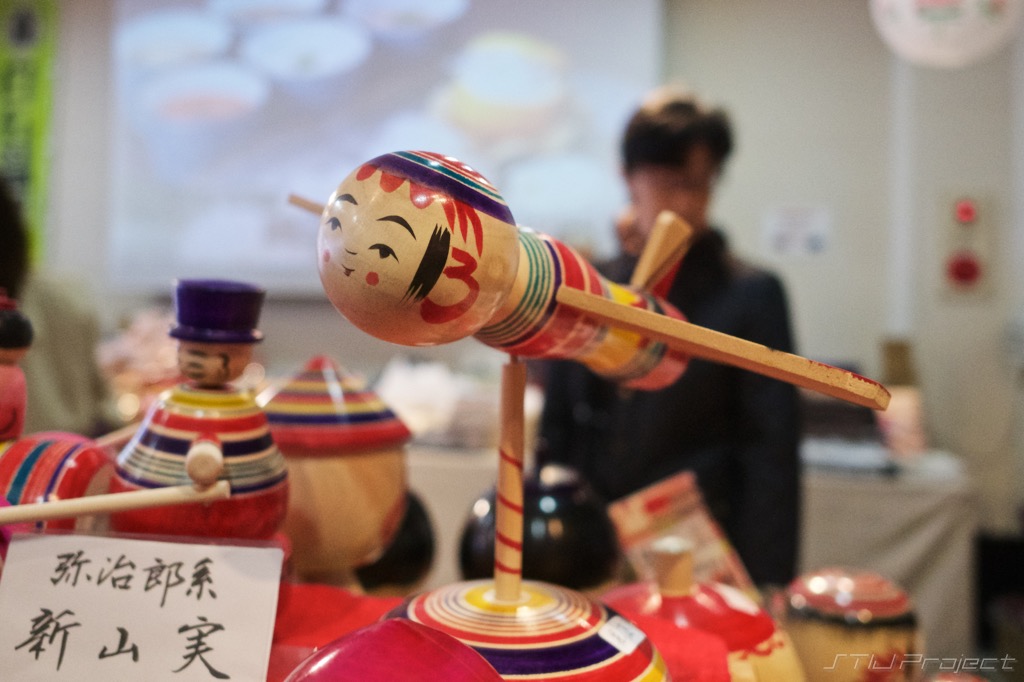 新山真由美 | Kokeshi Second Angle – こけしの居場所