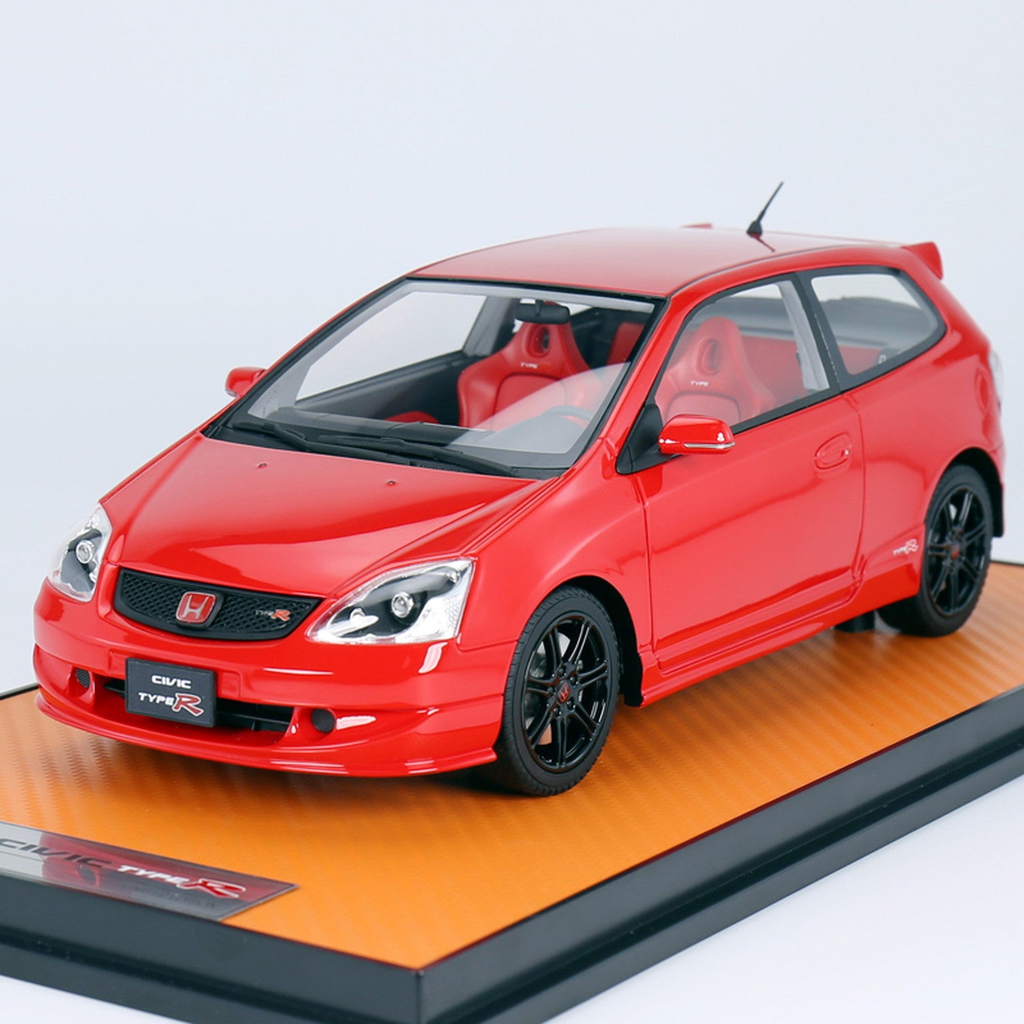 リアルすぎる！ ホンダ・シビック タイプRの1/18ミニカーが登場。50個