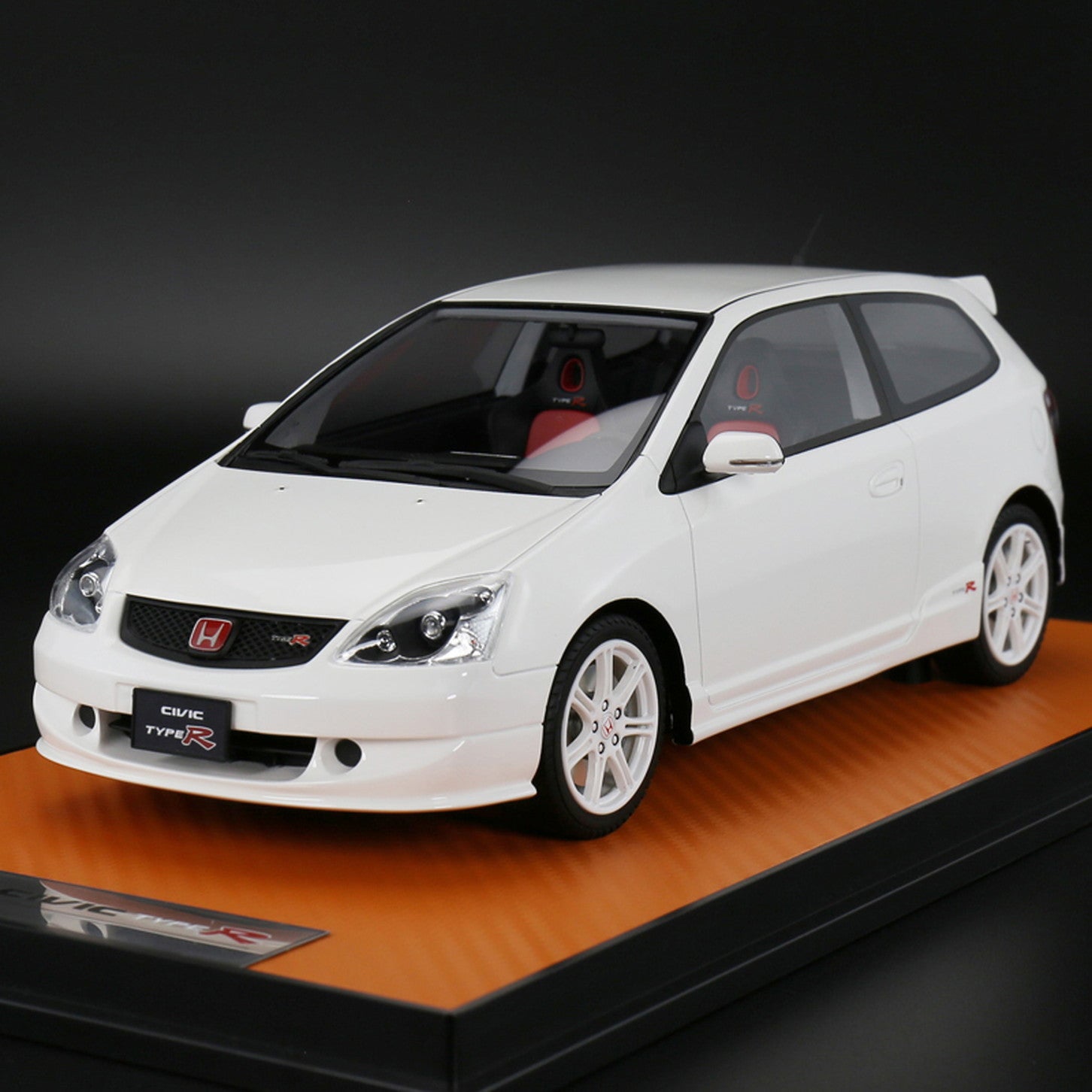 リアルすぎる！ ホンダ・シビック タイプRの1/18ミニカーが登場。50個