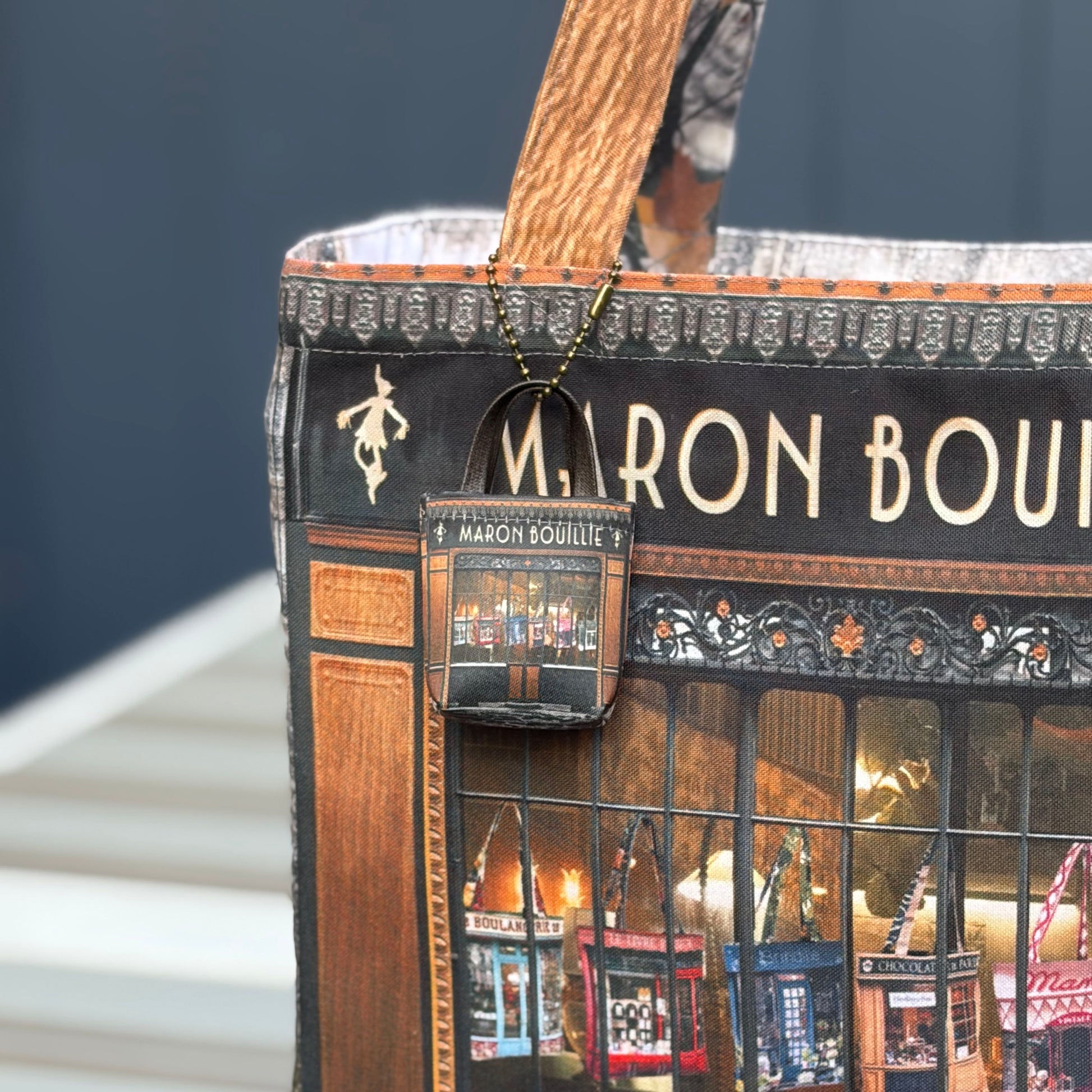 パリ柄】イヤーバッグ 2026 | 初回限定100個・特別カラー＆チャーム