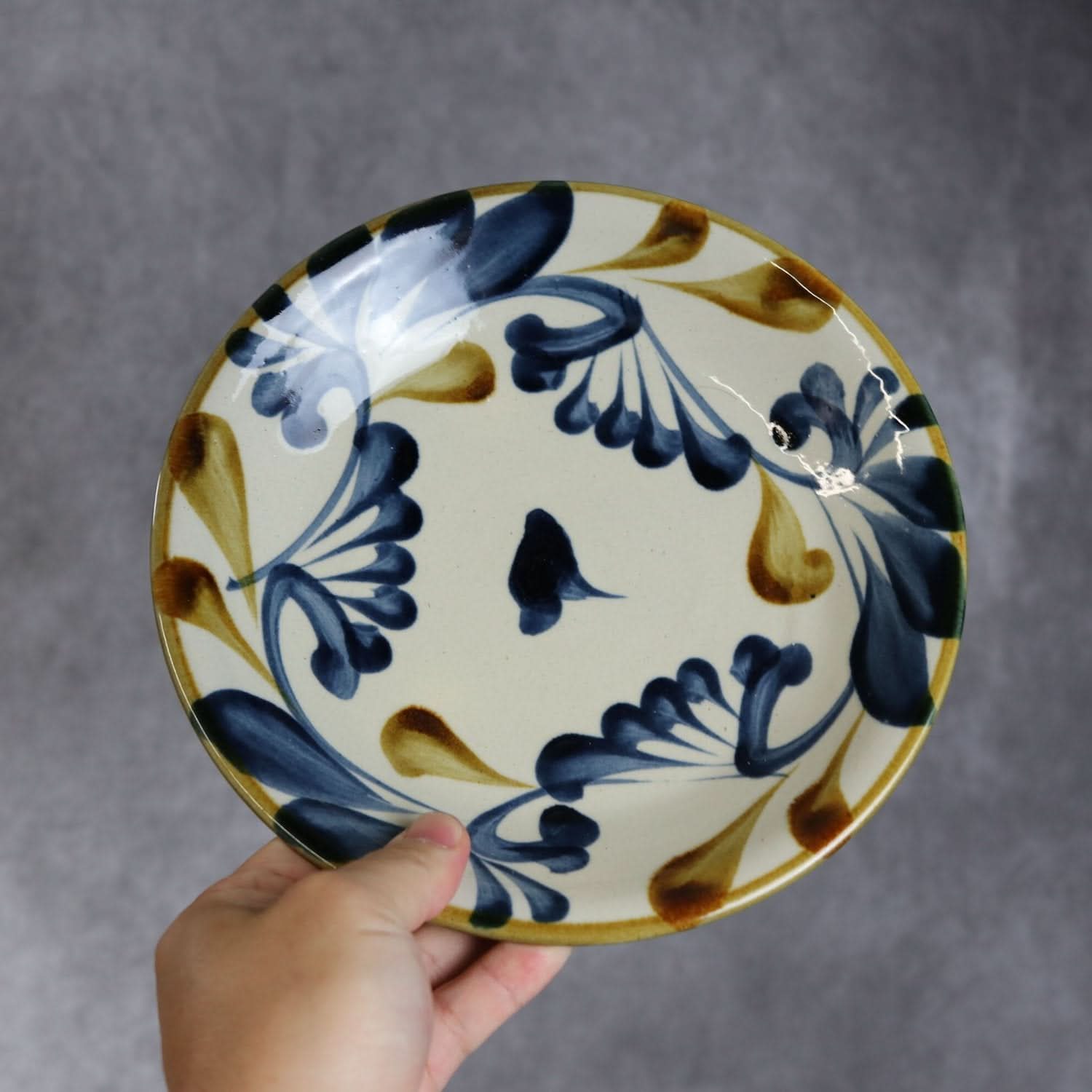 7寸皿 飴 呉須 唐草 やちむん 陶器 陶眞窯｜陶眞窯｜やちむん 陶器