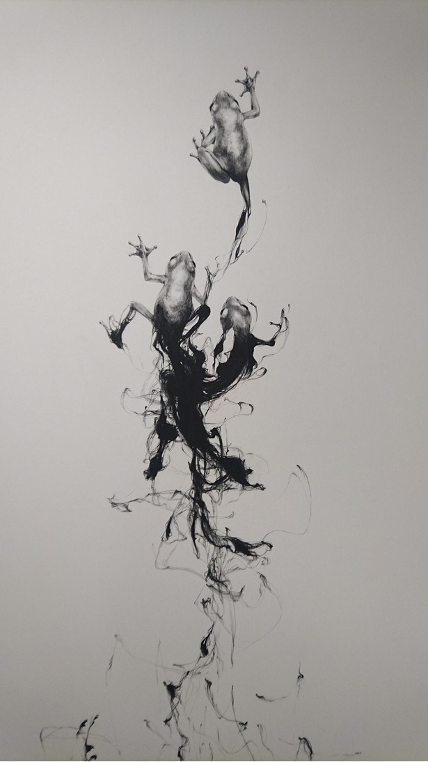 チャコールペンシルで描かれる漆黒の動物たちがSNSで話題に！“瞳を描か