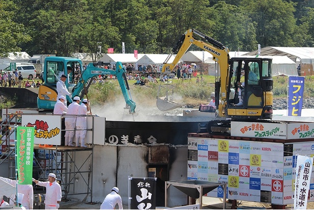 6.5メートルの巨大鍋に里芋3トン…“ビッグイベント”すぎる「芋煮会」の