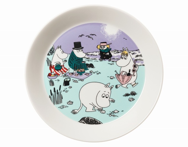 夏の特別アイテム！海辺で過ごすムーミンたちが描かれた「ムーミン