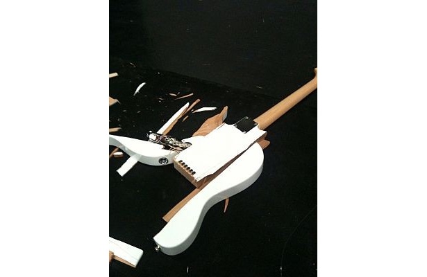 画像3 / 8＞破壊専用ギター「SMASH」発売！ワイルド＆クールにストレス