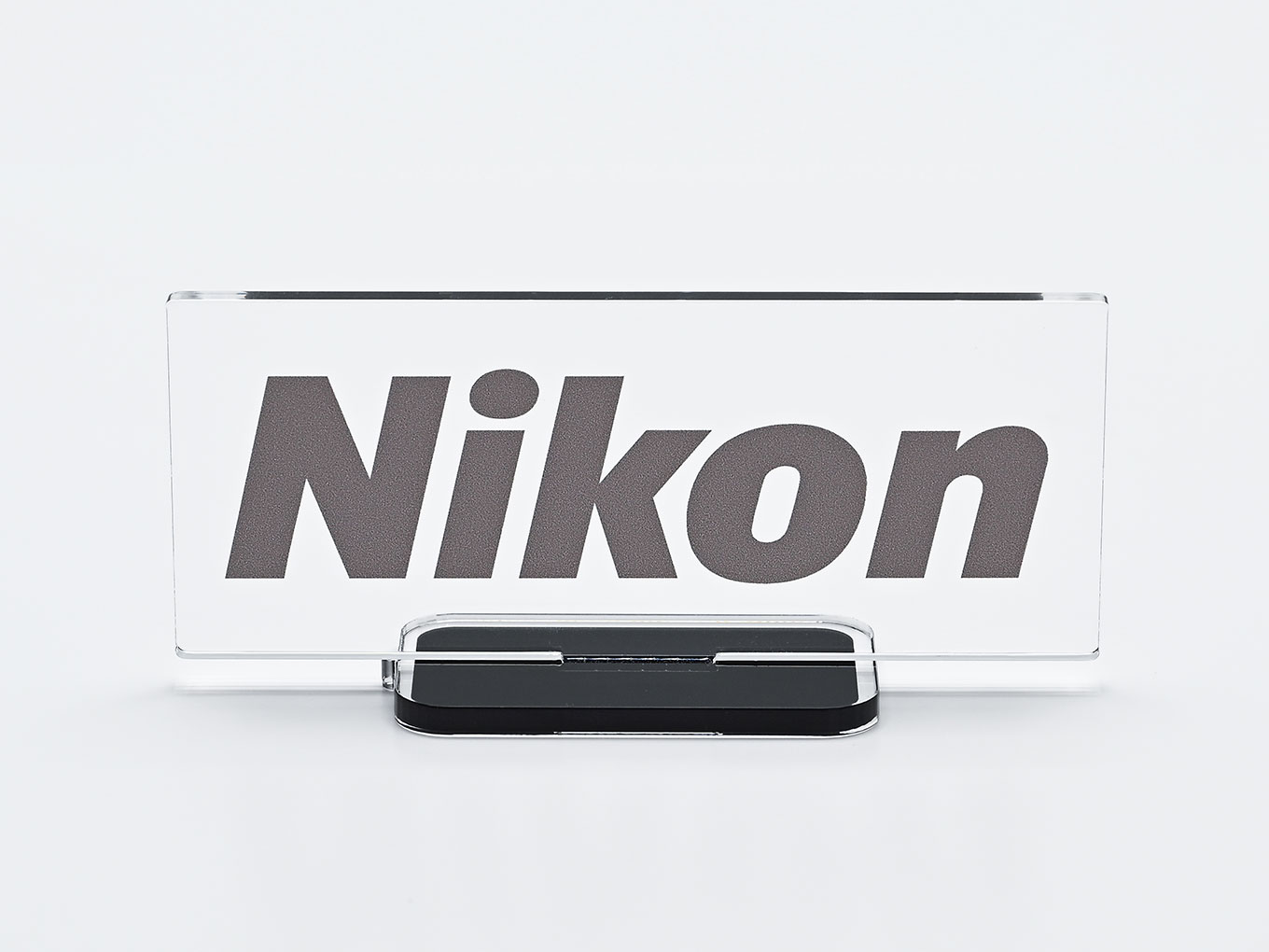 Nikonロゴ アクリルスタンド - 公式通販 | NikonDirect - ニコンダイレクト