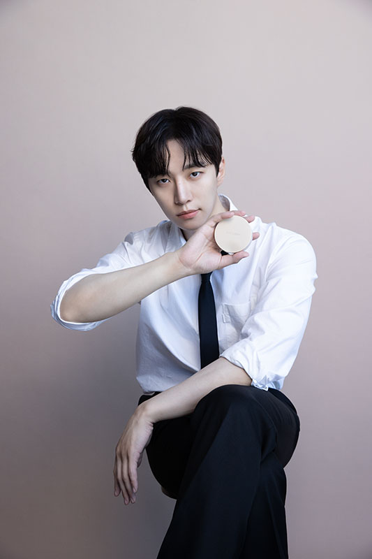 イ・ジュノさんのフォトパネルと写真が撮れるフォトスポットも。THE