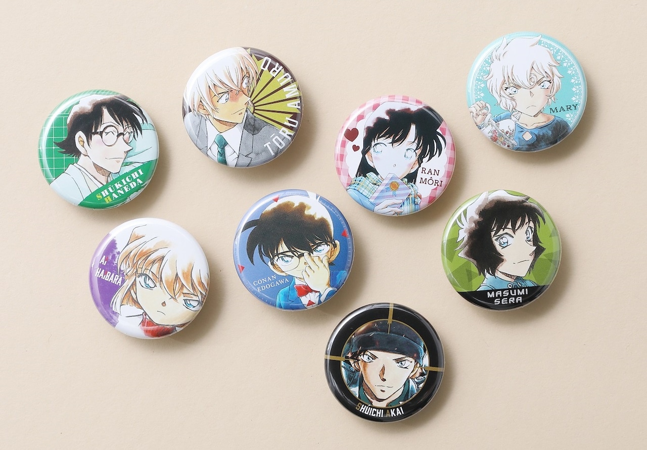 名探偵コナン」8種の缶バッジもらえる“緋色の缶缶フェア”、全国の書店