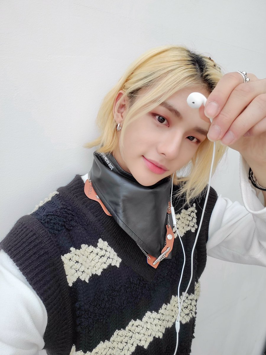 Streaming With Stray Kids & STAY 次はヒョンジンと一緒に「神