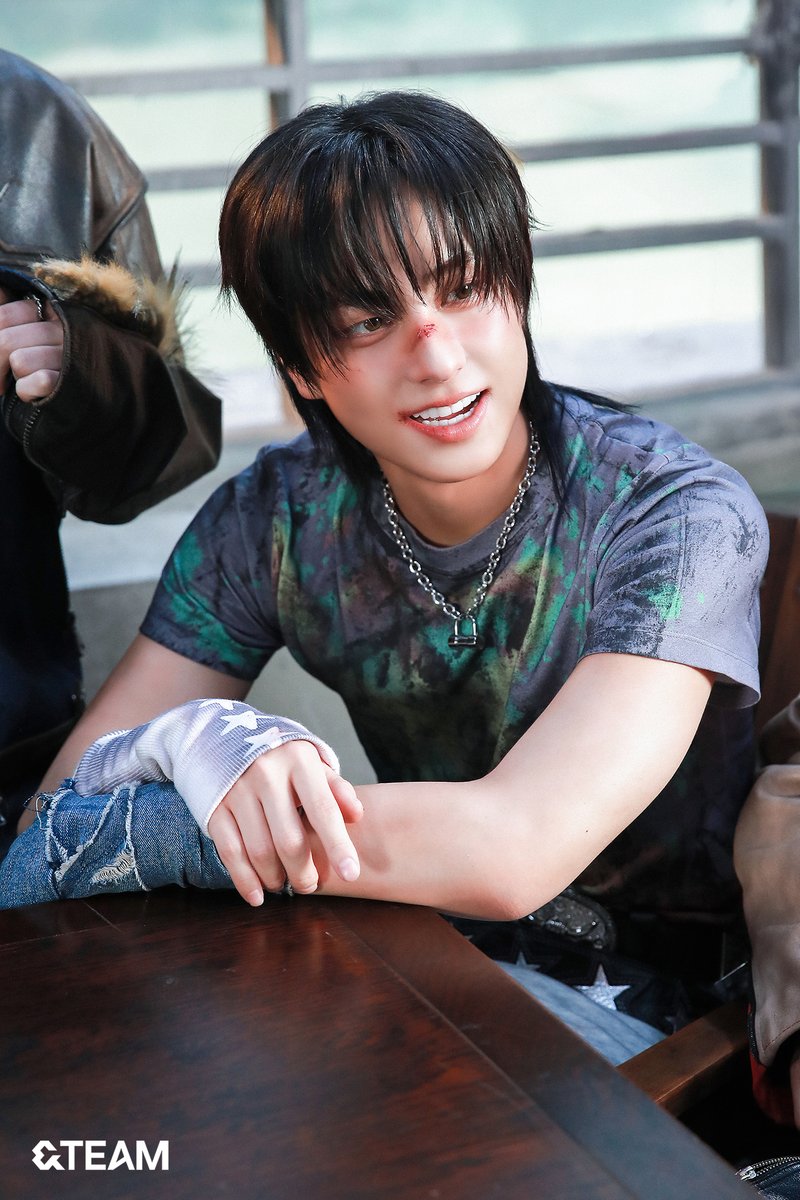 &TEAM KR 1st Mini Album 'Back to Life' - BREATH ver. Jacket Shoot