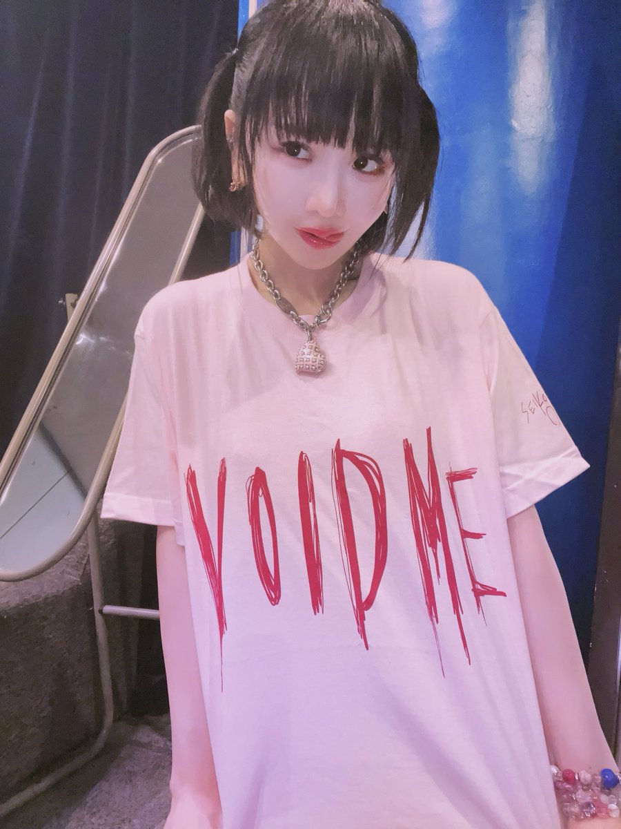 消費されても構わない愛しか歌わない 私は私から生まれる私が邪魔で