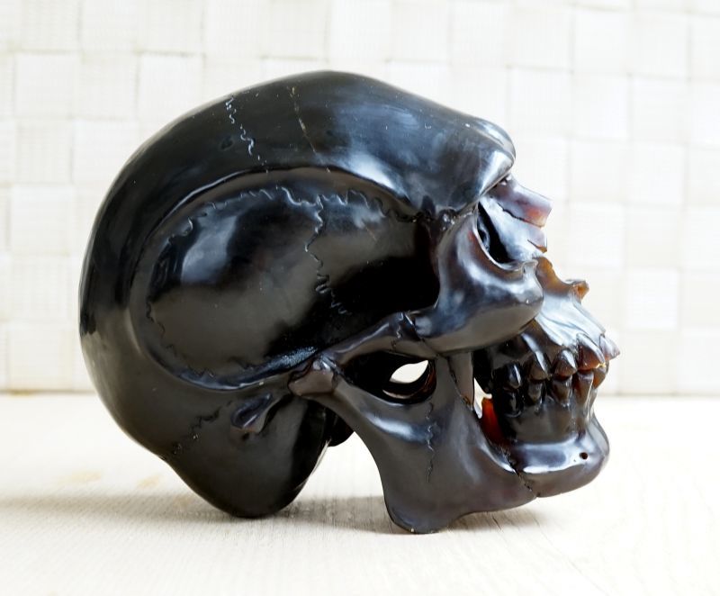 天然琥珀スカル置物 ドクロ 丸ごと手彫り 頭蓋骨 利中天然石