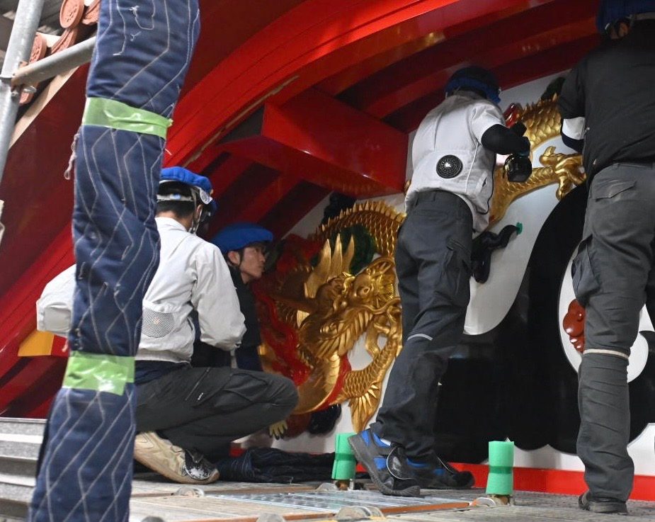 首里城正殿に「鬼瓦」大きくなって屋根に設置 唐破風には「妻飾」も 沖縄