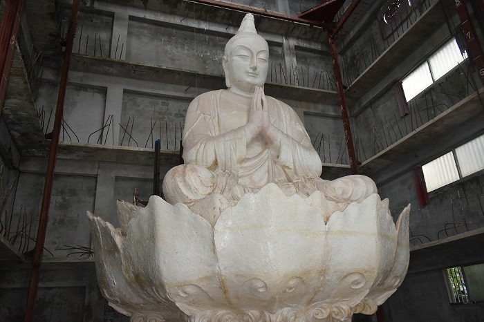 沖縄の平和祈念像「原型」補修進む 山田真山さん作、完成50年 宜