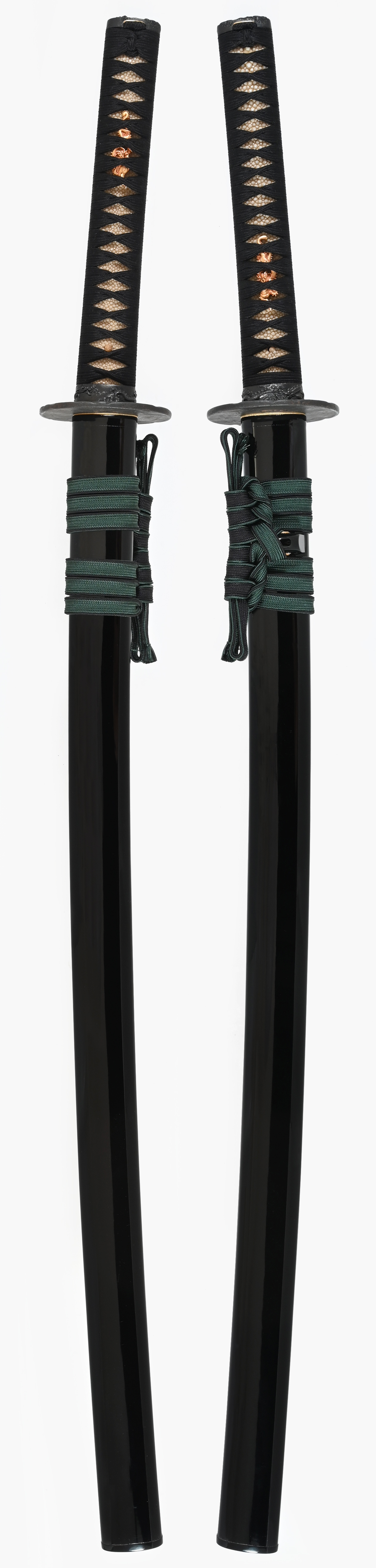 刀(菊紋)伊賀守源包道(摂津・新刀) Katana [Iganokami_Kanemichi]日本