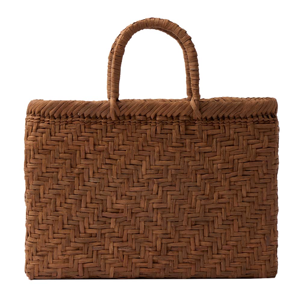 戸田寒風さんの山ぶどう籠バッグ 交差網代編み平型: ファッション