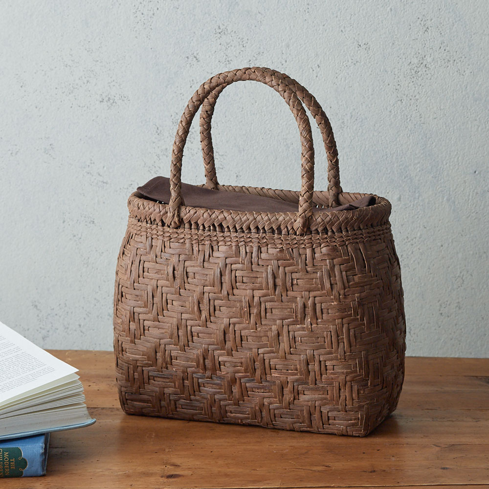 戸田寒風さんの山ぶどう籠バッグ 亀甲編み: ファッション