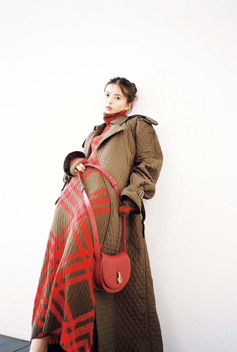 齋藤飛鳥】絶妙なシルエットで美しさ際立つ。主役級ニットワンピース