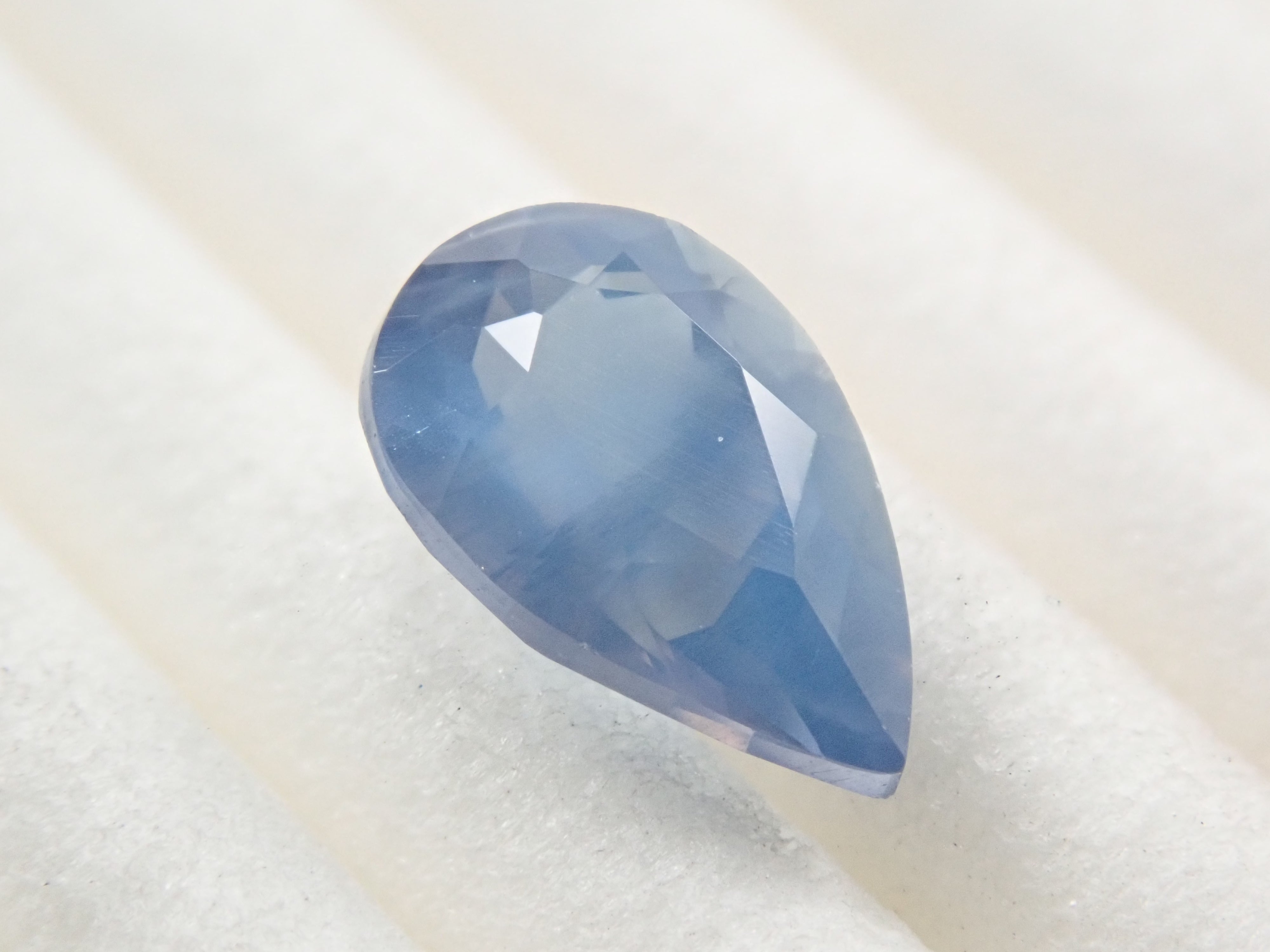 ジンバブエ産ブルーアパタイト（UVタイプ） 1.019ctルース