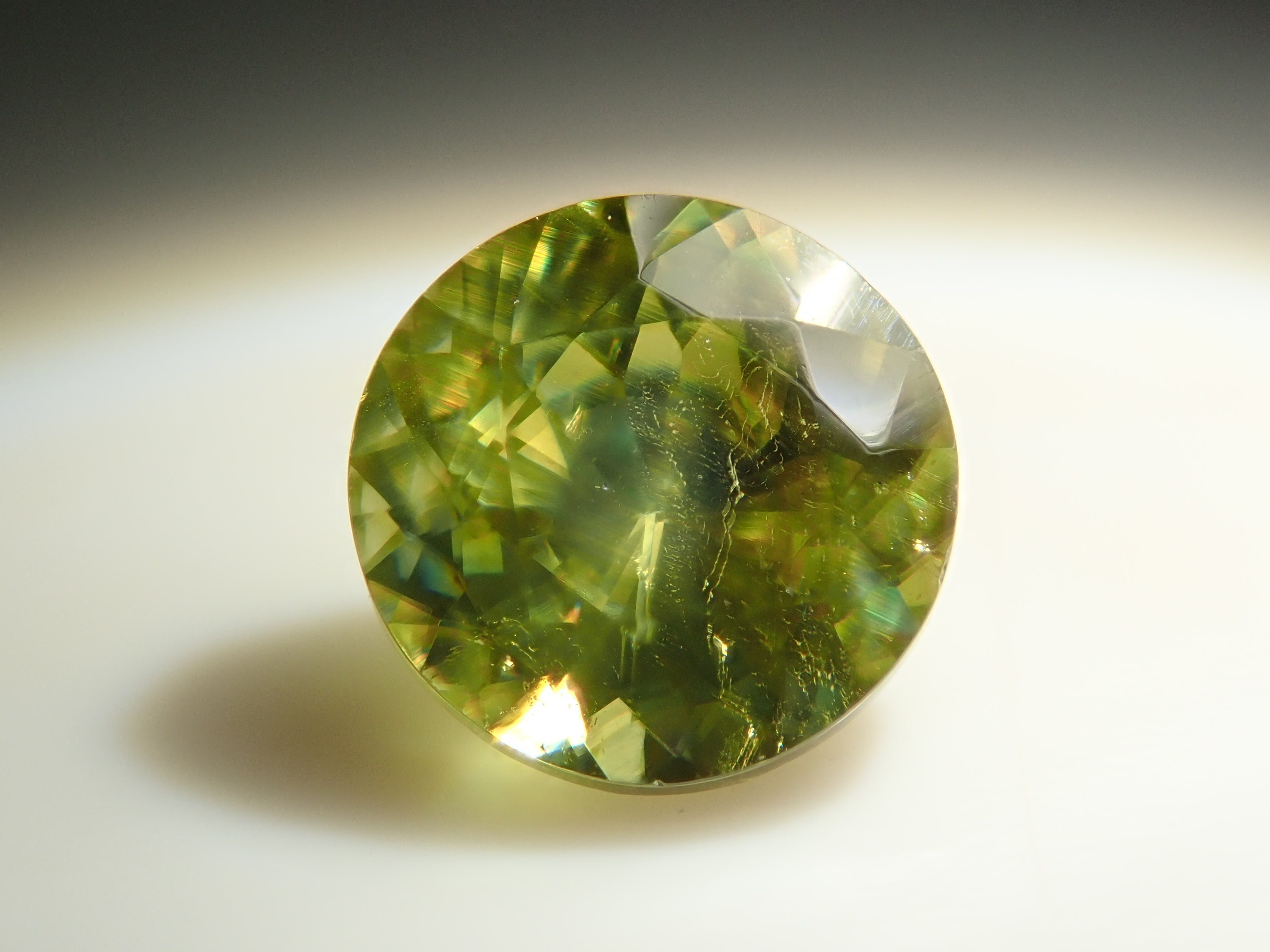 スフェーン 0.569ctルース