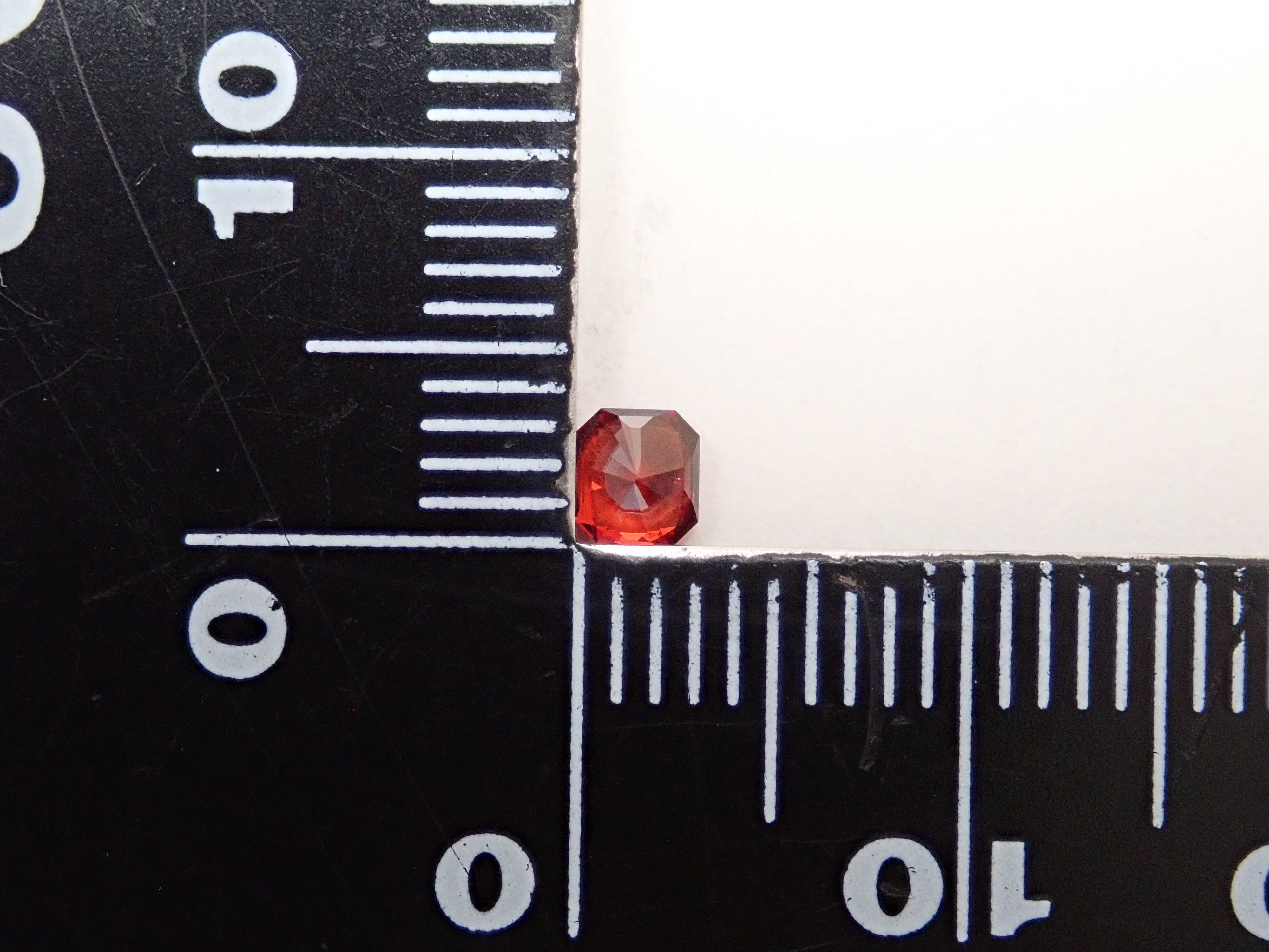 ロードライトガーネット 0.244ctルース