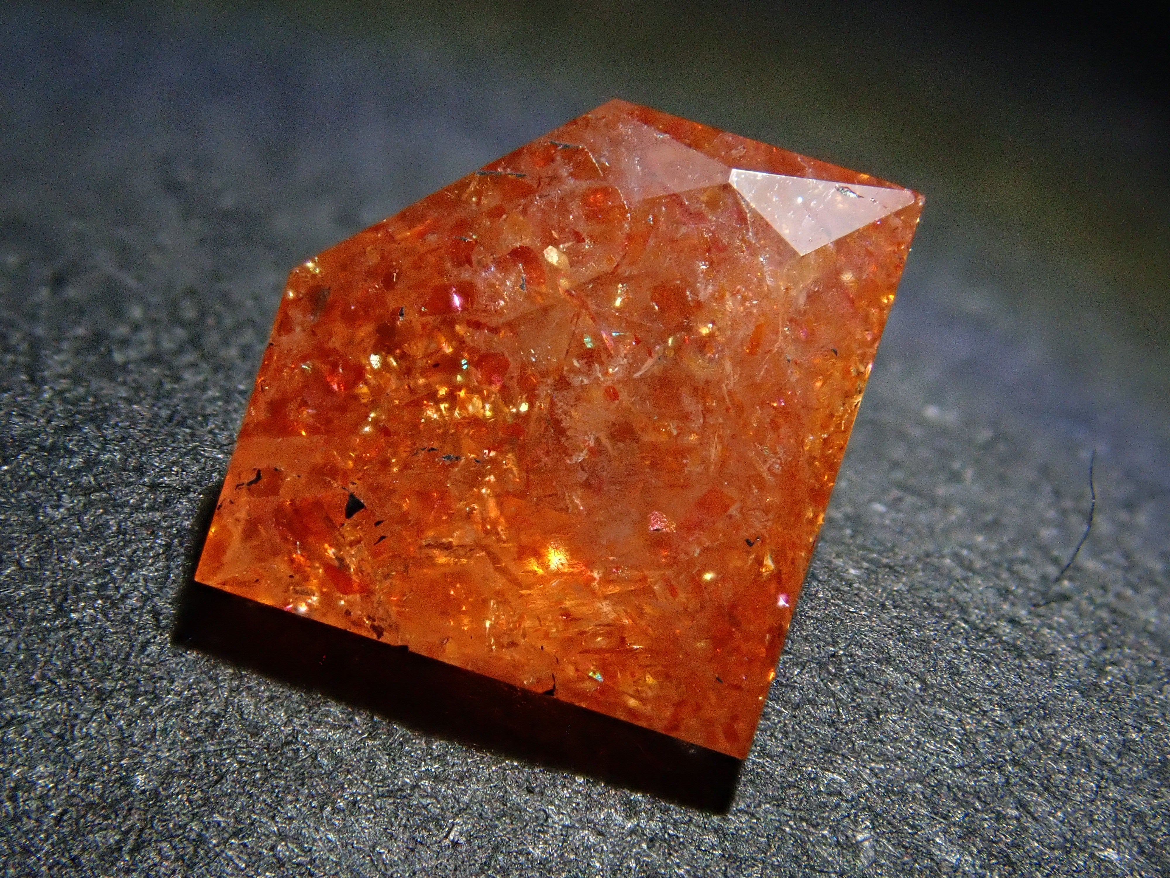 タンザニア産サンストーン（イリュージョンサンストーン） 0.895ctルース