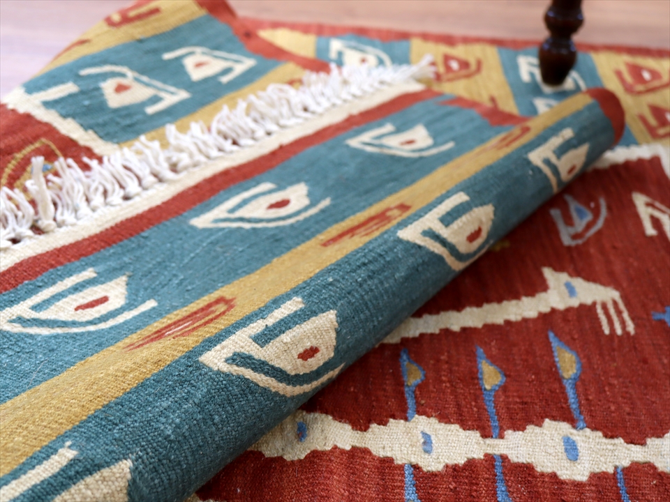 キリムスタイル / トルコの手織りキリム ウシャク170×117cm 生命の樹