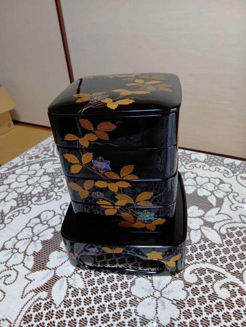 輪島塗重箱（四段重※六寸・台付・木箱付）