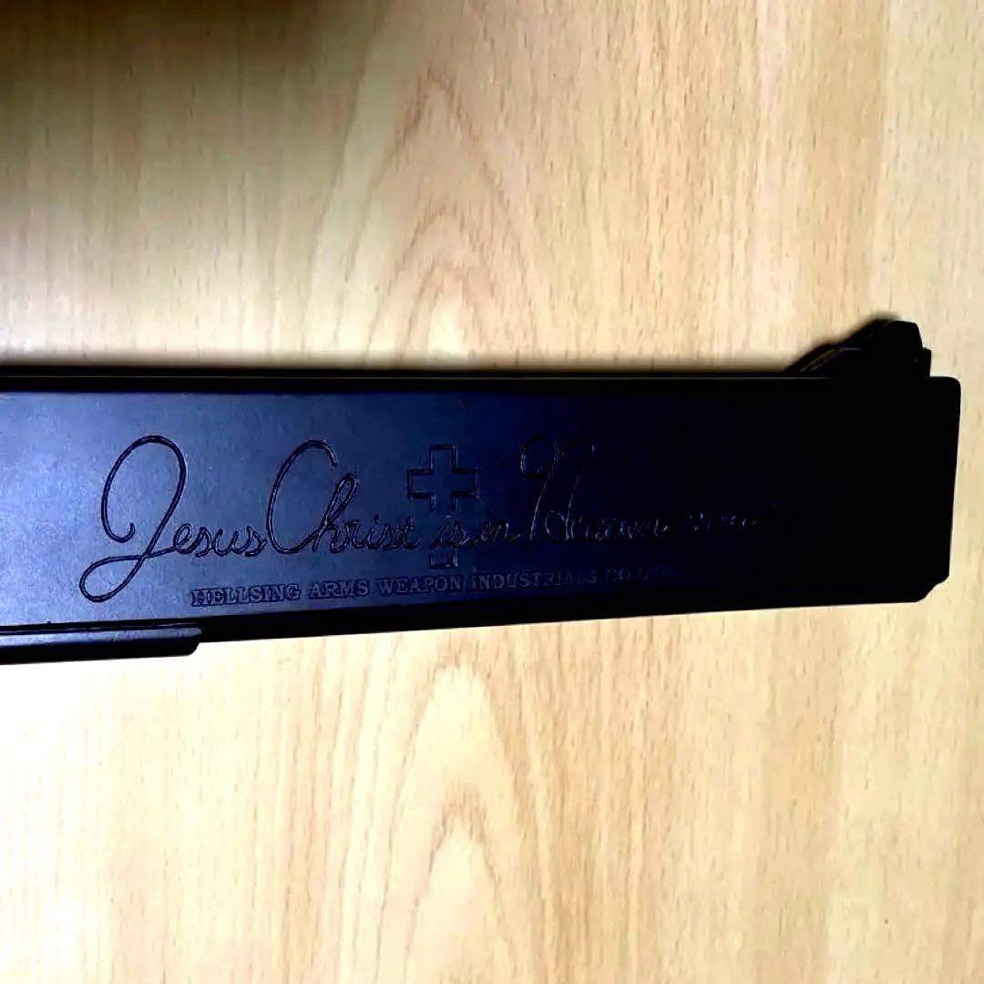 【未組立.ディスプレイモデル】アーカードの銃「ジャッカル」対化物戦闘用13mm